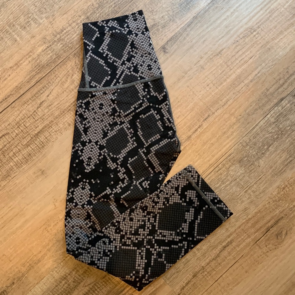 Lululemon Wunder Under Crop Luon